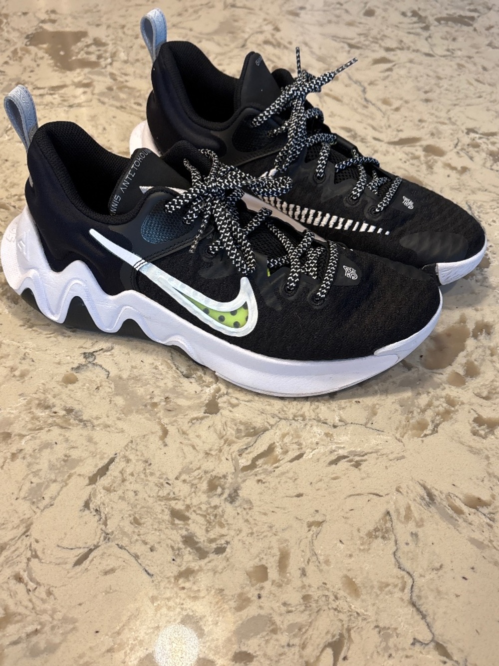 Men’s Nike Black White Giannis Immortality Bball Sneakers Sz 9
